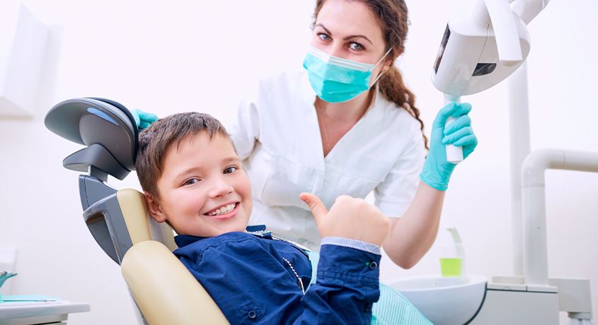Здоровые зубки для детей! Скидка 50% на профессиональную гигиену полости рта для детей от Современной Стоматологической Клиники.