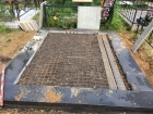 Укладка тротуарной плитки на могилу