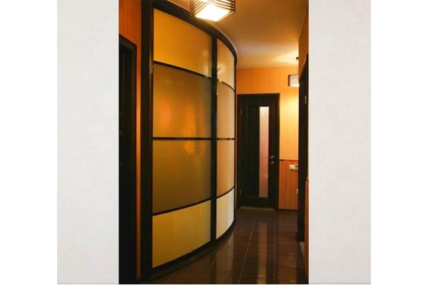 Шкаф-купе с радиусными дверями