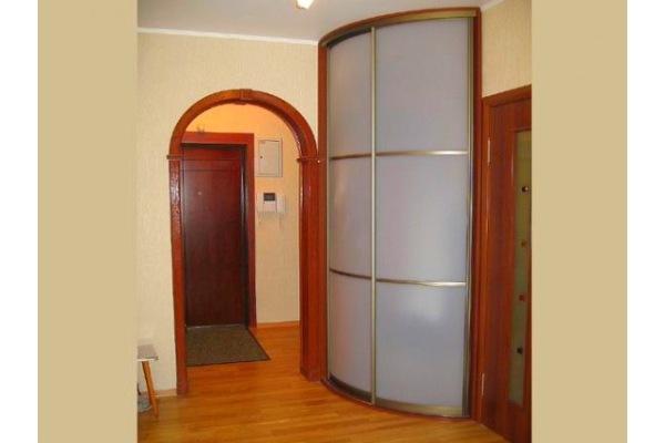 Шкаф-купе с радиусными дверями