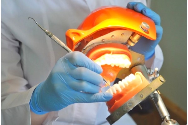 Приварка к протезу одного зуба или кламмера