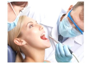 Восстановление целостности зубного ряда несъемным консольным протезом из акрила с винтовой фиксацией  