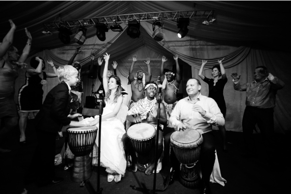 Танцевальное шоу африканских барабанов на свадьбу