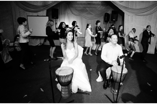 Танцевальное барабановое шоу на свадьбу