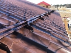 Монтаж снегозадержателей на крышу из металлочерепицы