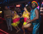 Танцевальное шоу африканских барабанщиков в ночной клуб